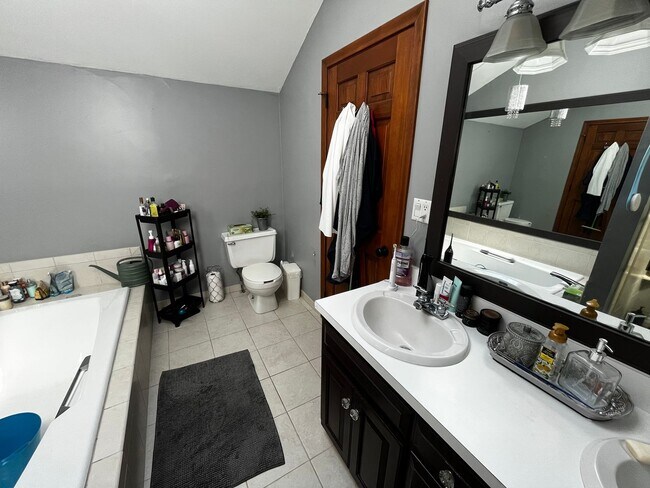 Building Photo - Spacious & Serene 4 Bedroom Country Contem...