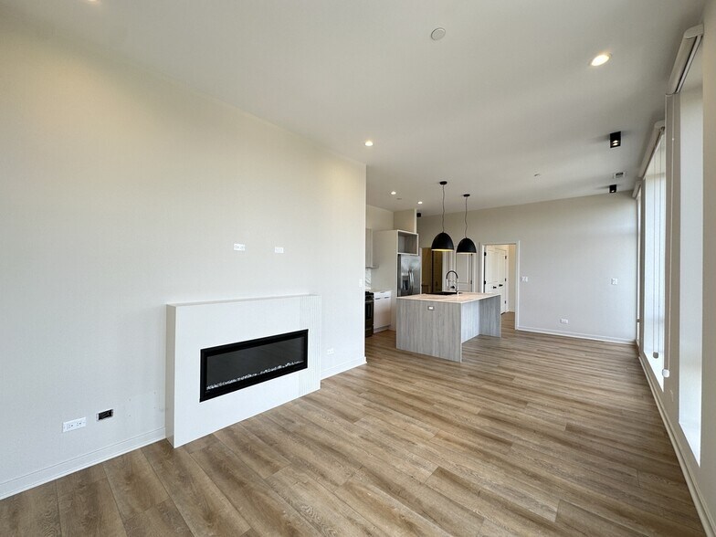 Building Photo - 3207 N Narragansett Ave
