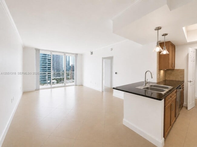 Building Photo - 2000 N Bayshore Dr