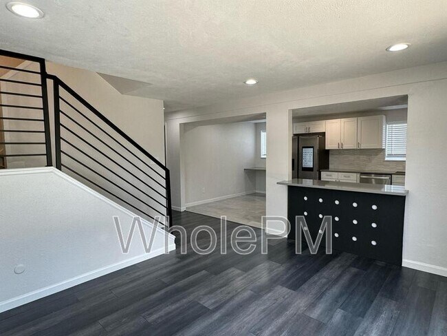 Building Photo - 7017 W 62nd Pl