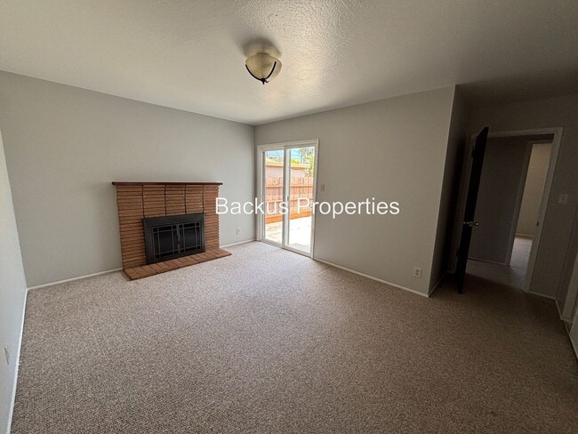 Building Photo - Three bedroom North Salinas Home on Linwoo...