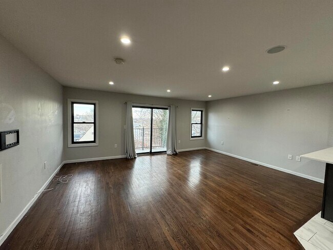 Building Photo - 298 Arlington Ave