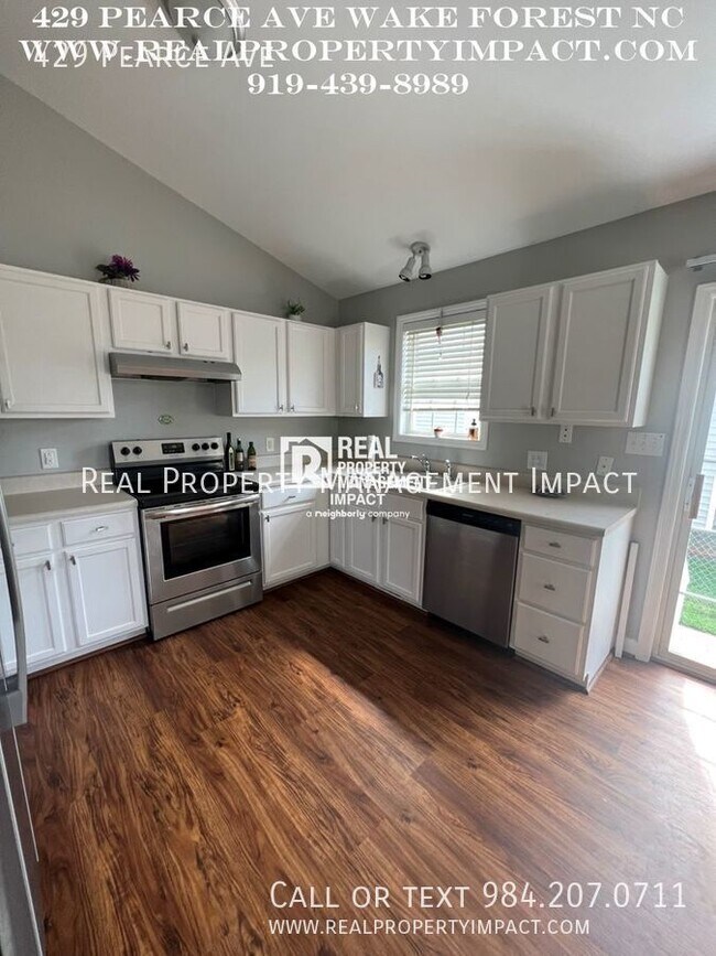 Building Photo - 429 Pearce Ave