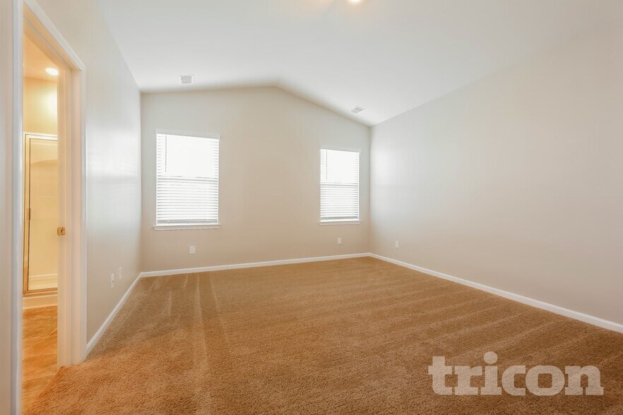 Building Photo - 250 Fenwick Dr