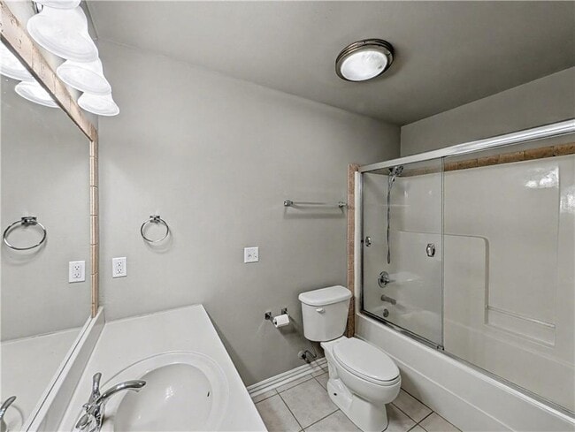 Building Photo - 3803 SW Carriageway Ave