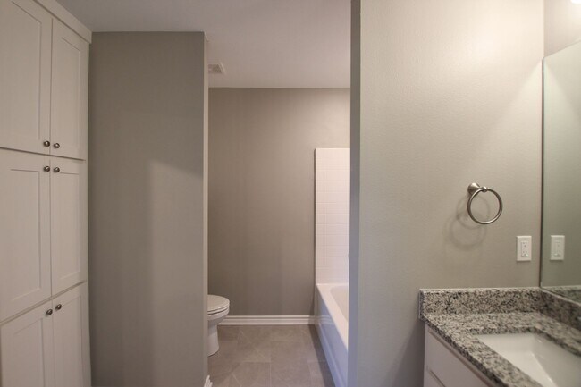 Building Photo - 6318 Villa Rosa Way