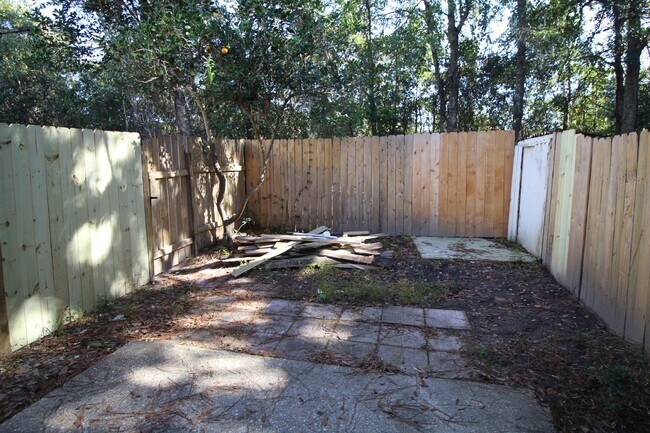 Building Photo - Foxborough Townhome with Modern Flooring &...