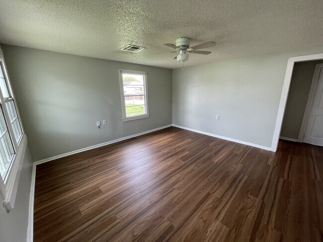 Building Photo - 2107 Montesquieu St