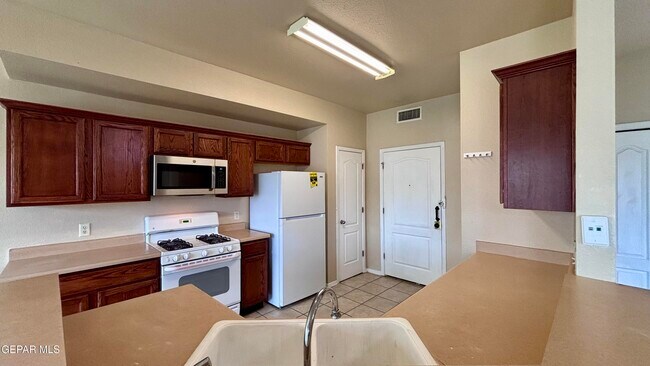 Building Photo - 3537 Tierra Vergel Dr