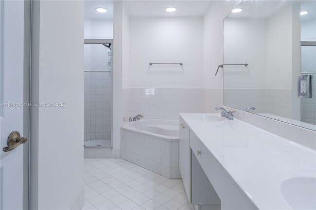 Building Photo - 5622 NW 112th Ct