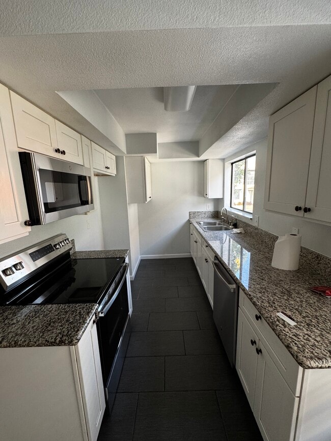 Building Photo - 2208 N Broadway