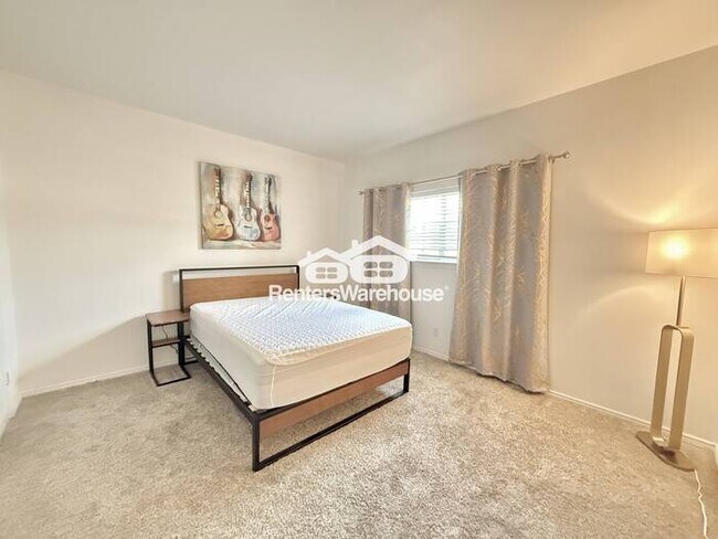 Building Photo - All bills  included condo,  close To TCU