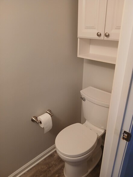 Building Photo - 812 Cambridge Rd