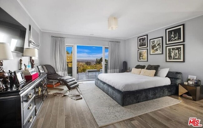 Building Photo - 1514 Sunset Plaza Dr