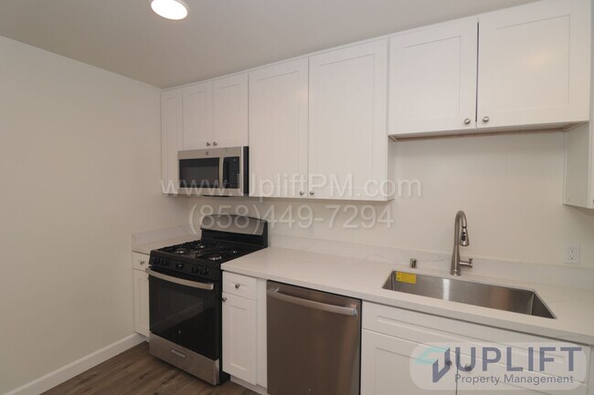 Building Photo - All new 2 bed 1 bath Duplex
