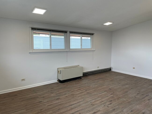 Building Photo - 3400 Main St