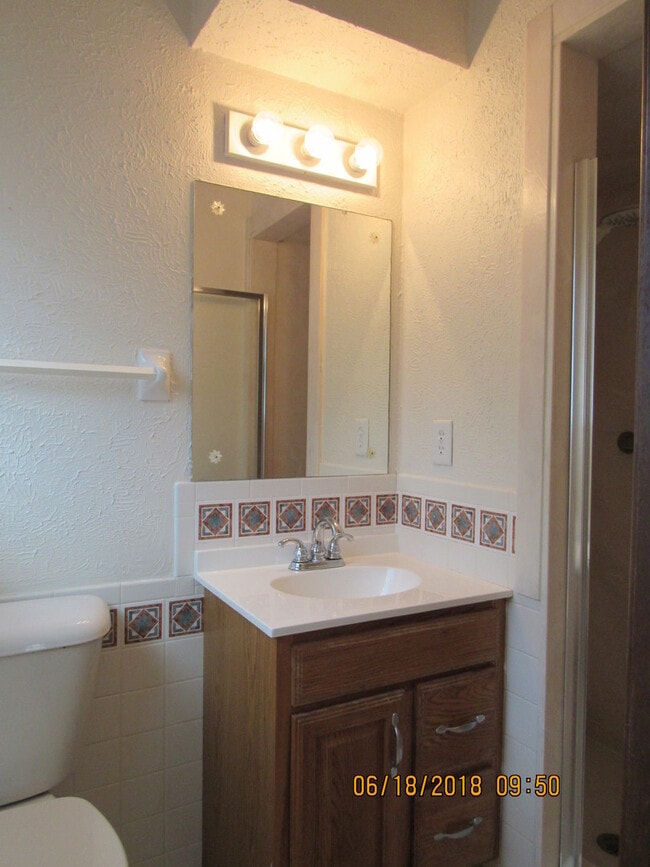 Building Photo - Great home located in Carriage Hills,