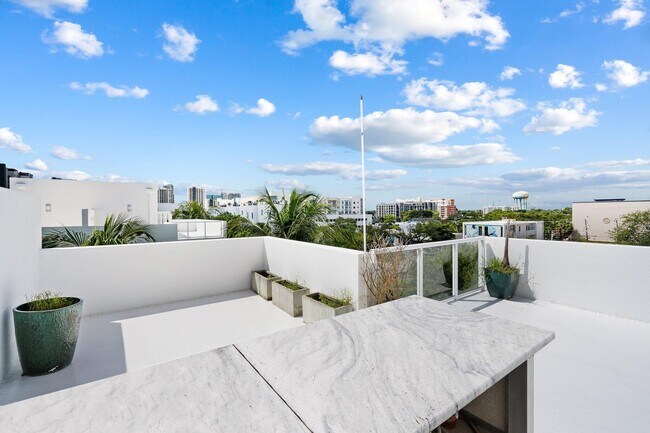 Building Photo - 775 NE 4th Ave