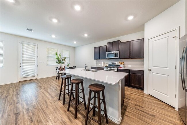 Building Photo - 1111 Diggy Dr