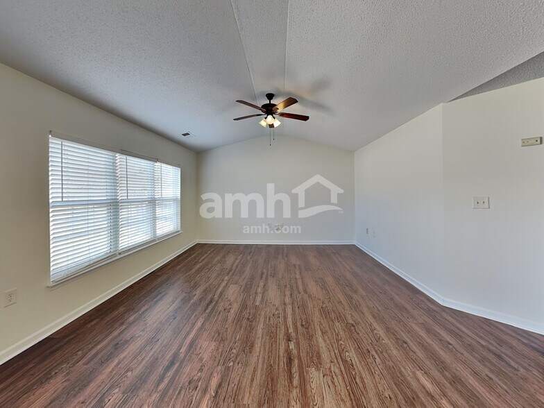 Building Photo - 127 Hampshire Dr