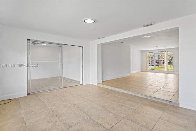 Building Photo - 3253 Pierce St