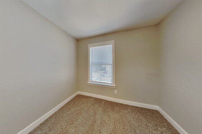 Building Photo - 11703 Sunny Stream Dr