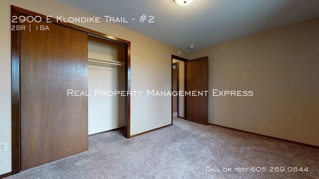 Building Photo - 2900 E Klondike Trail