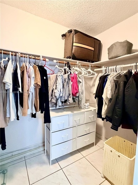 Building Photo - 305 W 68th St