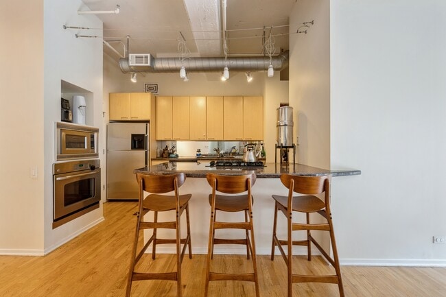 Building Photo - 130 S Canal St