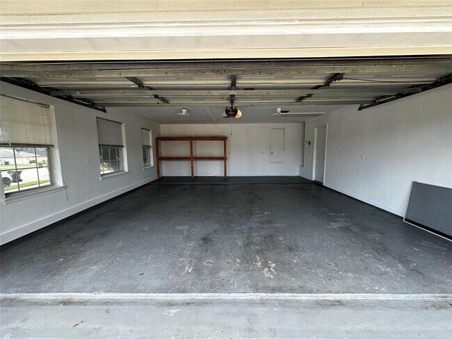 Building Photo - 1400 Prairie Dr