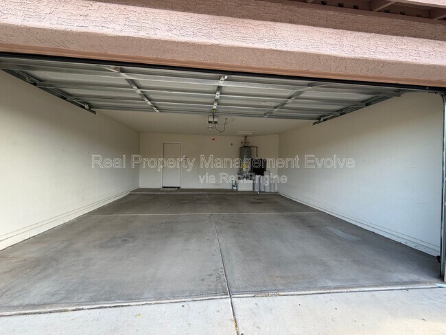Building Photo - 15847 W Saguaro Ln
