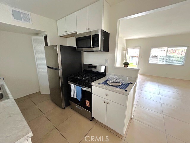 Building Photo - 37111 Cathedral Canyon Dr