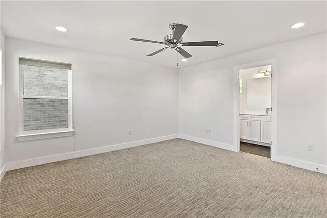 Building Photo - 610 W 33rd St