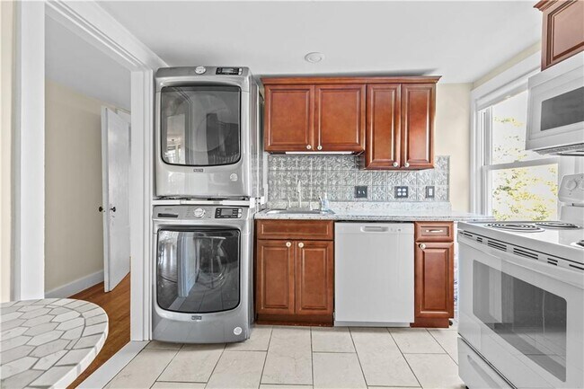 Building Photo - 18 Rhode Island Ave