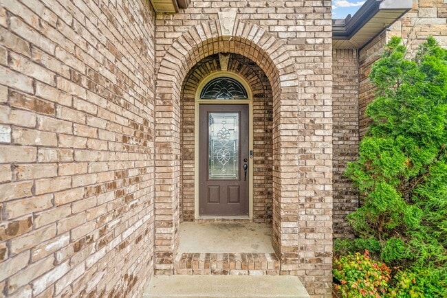 Building Photo - 3 Bedroom 2 Bath Pet Friendly Home For Rent!