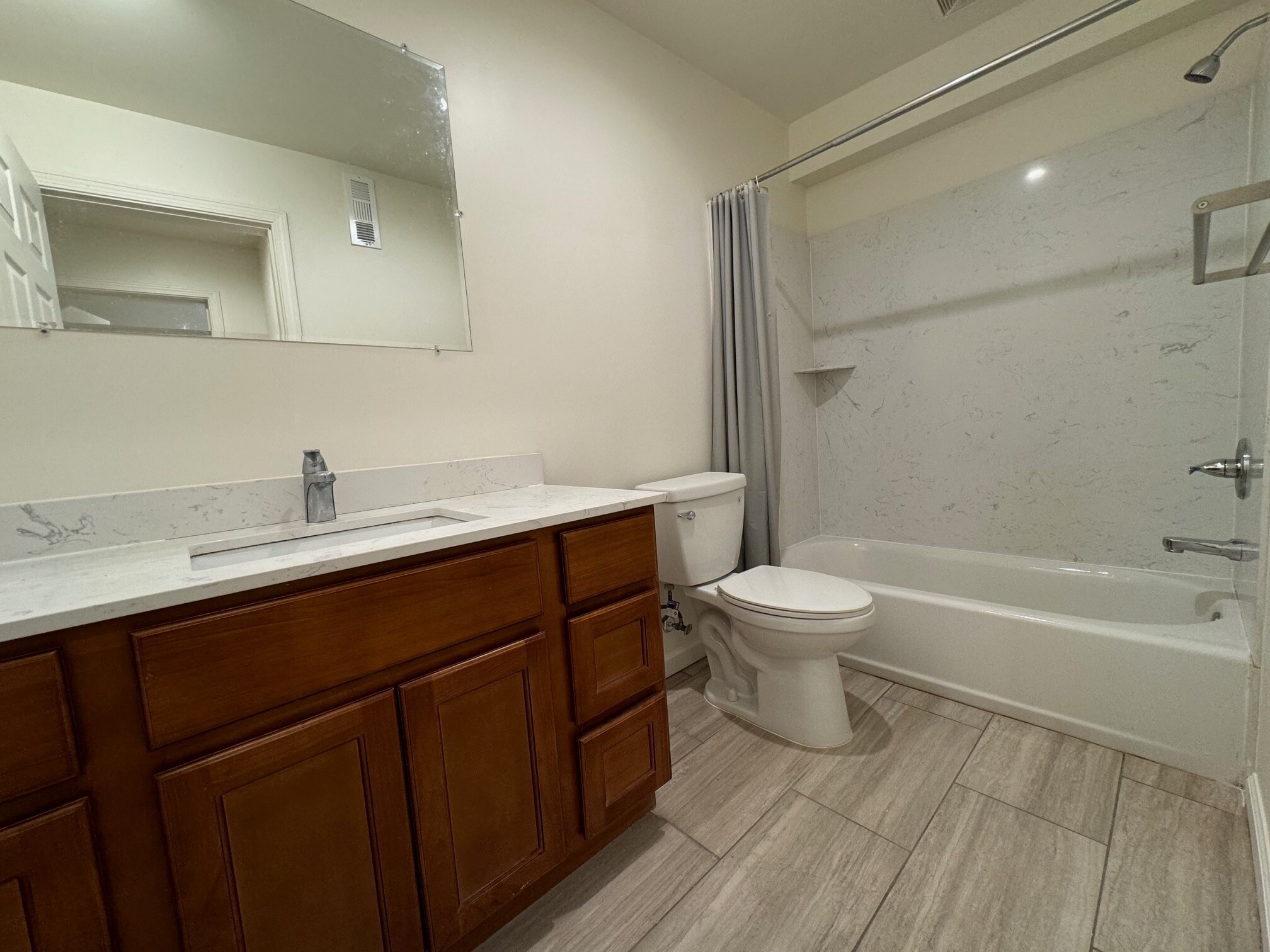 Building Photo - 1551 Santa Clara Ave