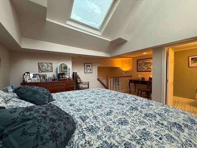 Building Photo - 132 Boylston St