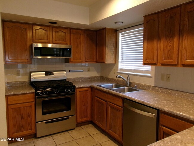 Building Photo - 7005 Black Ridge Dr