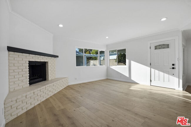 Building Photo - 914 Evergreen St