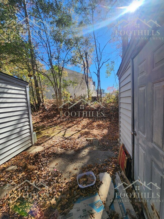 Building Photo - 123 Woodland Dr