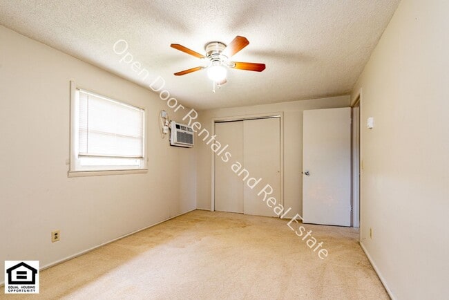 Building Photo - 922 East Ave