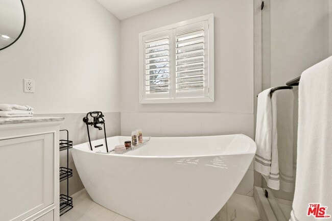 Building Photo - 11642 Acama St