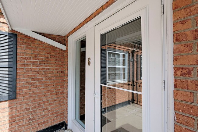 Building Photo - Renovated UVA Apartment in a Prime Location Near School of Data Science