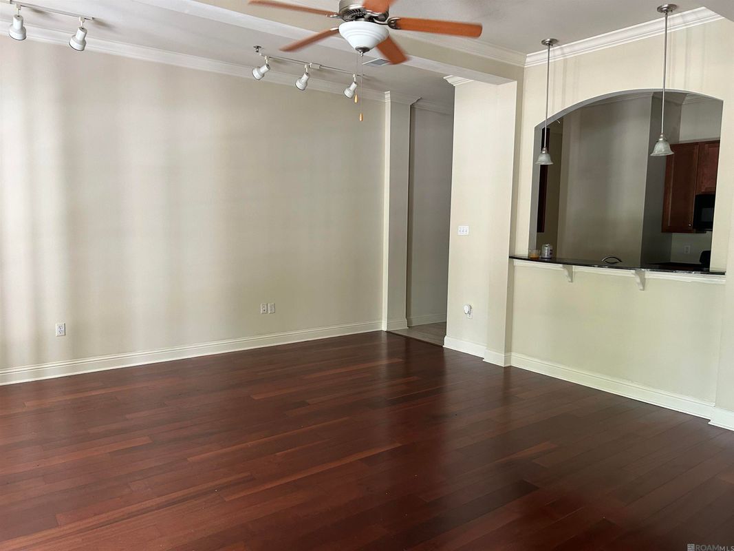 Building Photo - 2137 S Commerce Ave