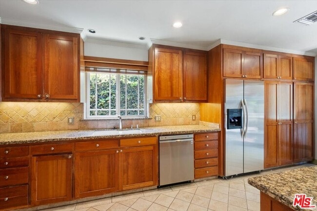 Building Photo - 4385 Camellia Ave