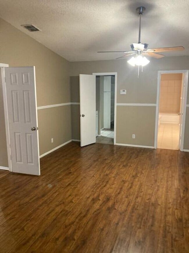 Building Photo - Spacious open concept ranch - pets allowed
