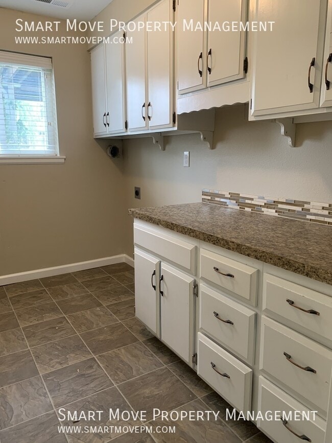 Building Photo - 8800 Craydon Dr