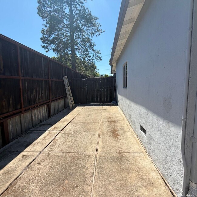 Building Photo - Adorable house with large deck,  yard and RV access
