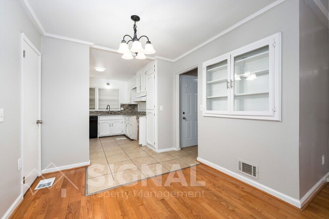 Building Photo - 425 Forsythe St