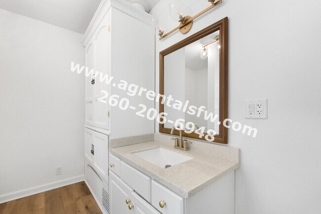 Building Photo - 3 Bedroom House